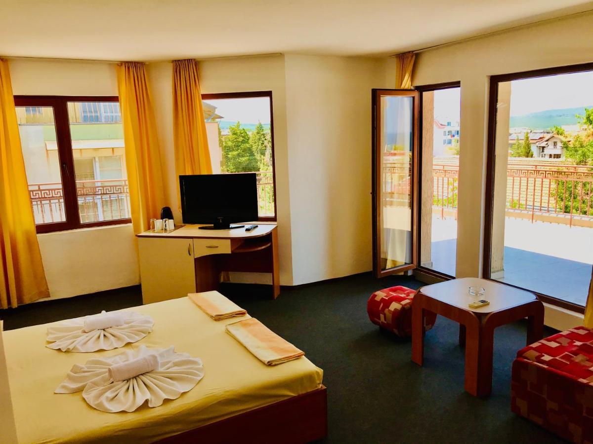 Family Hotel Friends Primorsko Buitenkant foto