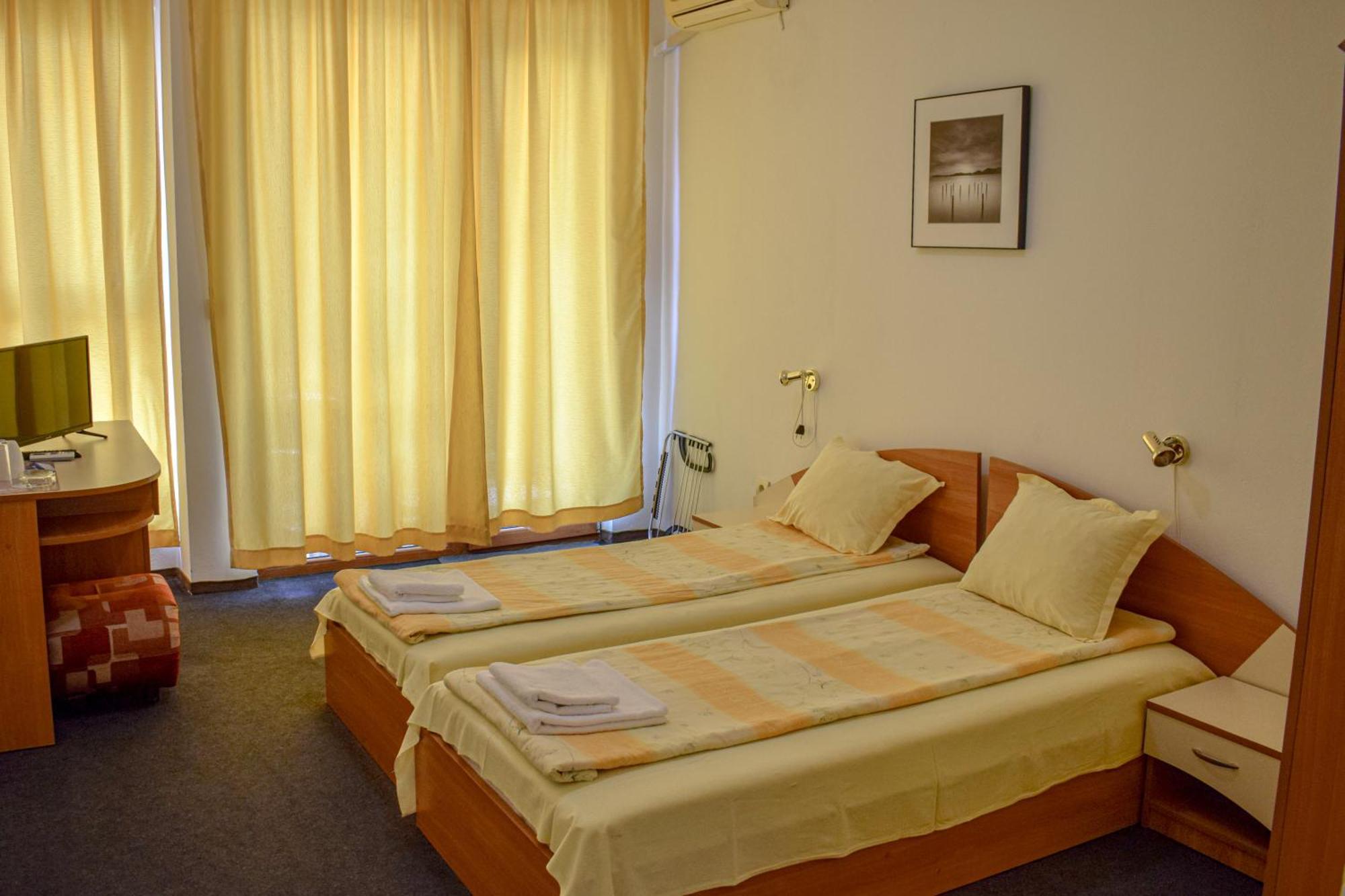 Family Hotel Friends Primorsko Buitenkant foto