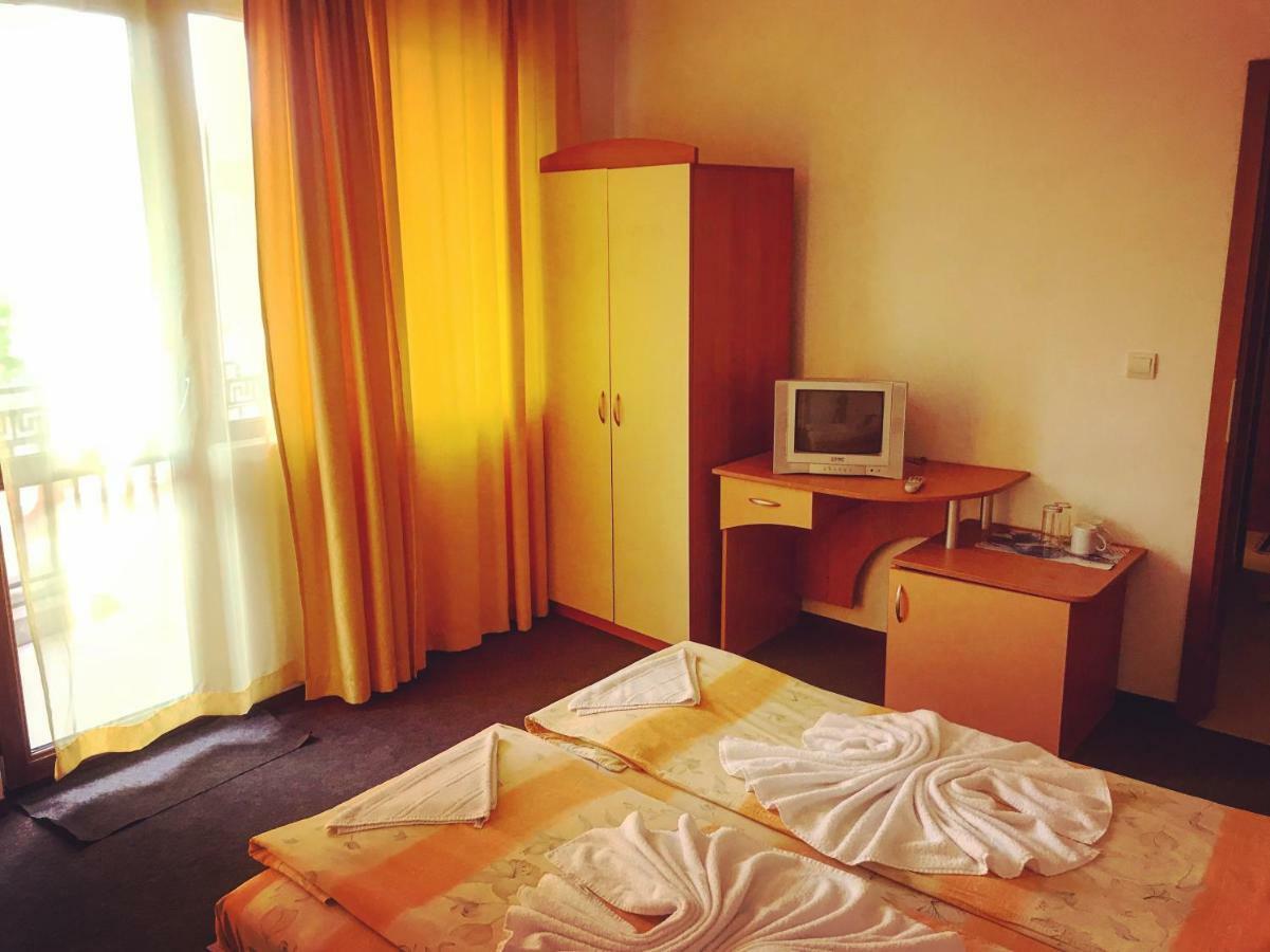 Family Hotel Friends Primorsko Buitenkant foto
