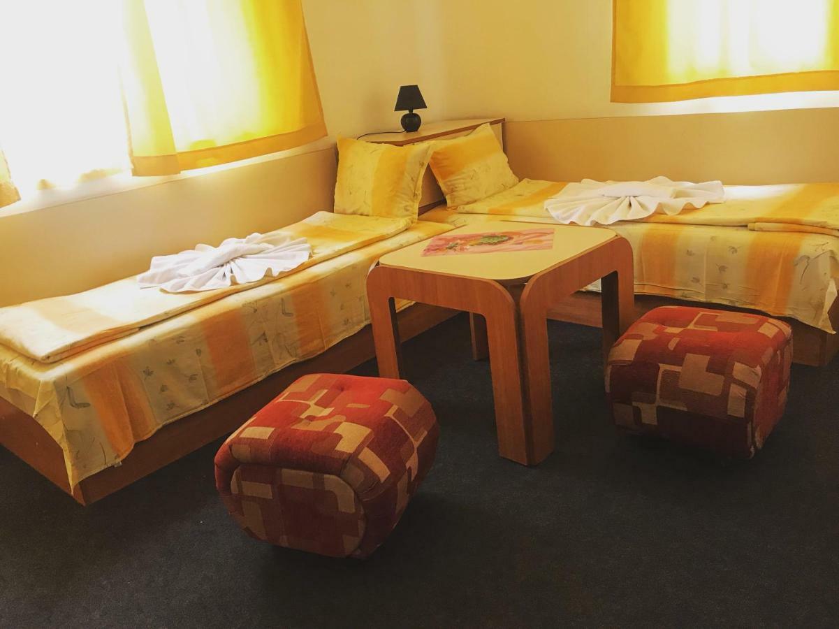 Family Hotel Friends Primorsko Buitenkant foto