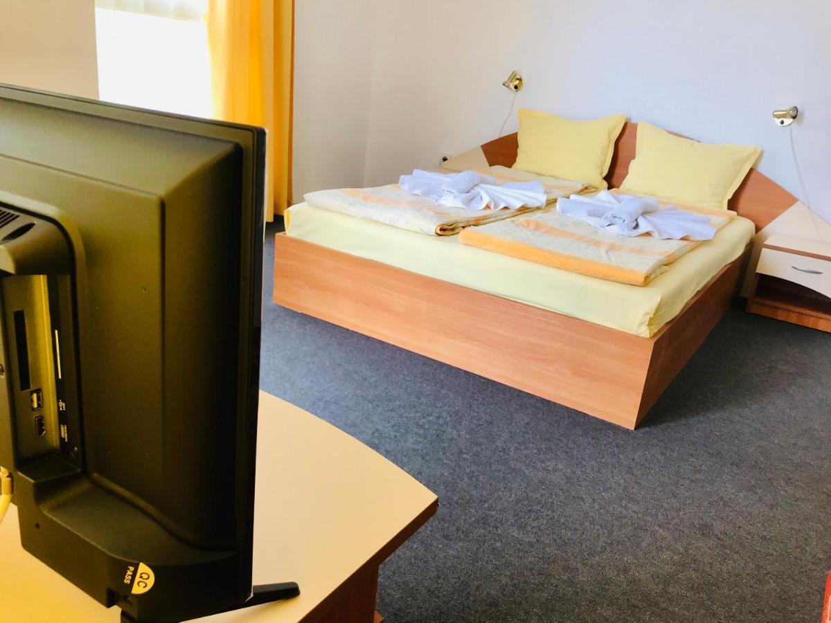 Family Hotel Friends Primorsko Buitenkant foto